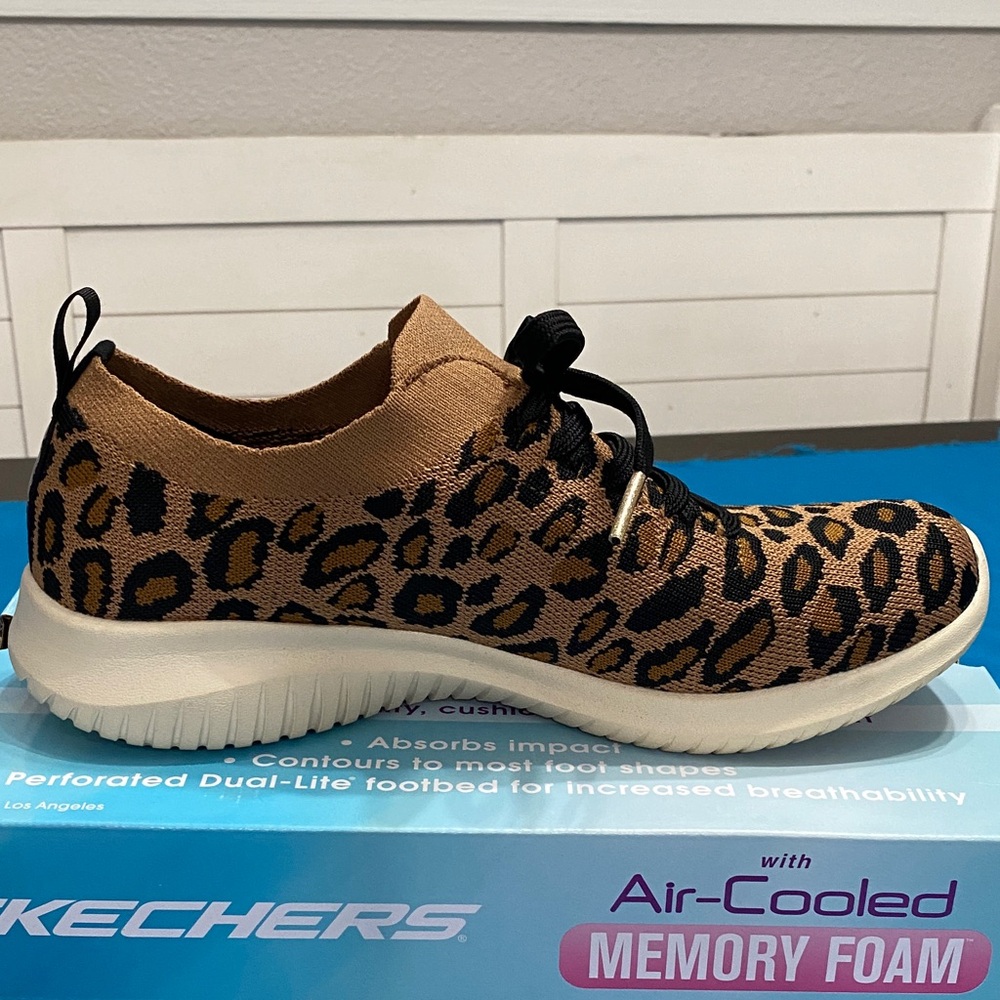 Women’s Skechers Memory Foam Sneakers 7.5